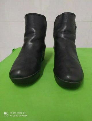 Botines piel 24 HRS de segunda mano por 15 EUR en Sant Adrià de Besòs en  WALLAPOP