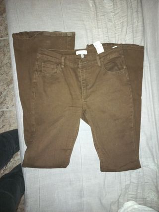 Vaqueros marrones pull and bear de segunda mano por 15 EUR en Madrid en  WALLAPOP