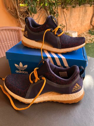 Zapatillas Adidas azules, rojas y amarillas de segunda mano por 45 EUR en  Marbella en WALLAPOP