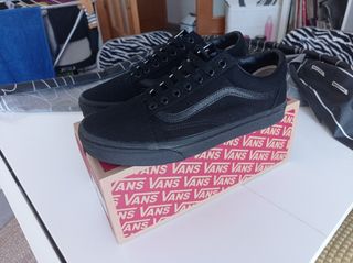 Comprar Deportiva baja plana Old Skool negro Vans envío 24/72h online