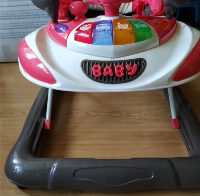 Olmitos- Andador actividades Oui Baby Coral