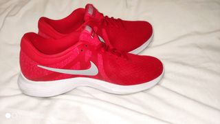 Playeras rojas de Nike de segunda mano por 19 EUR en Arroyo de la  Encomienda en WALLAPOP