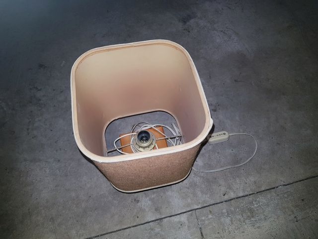 Lampada anni 80 con base in legno 