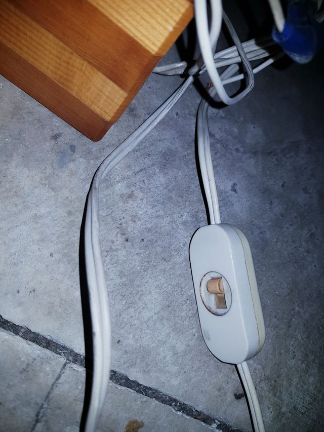 Lampada anni 80 con base in legno 