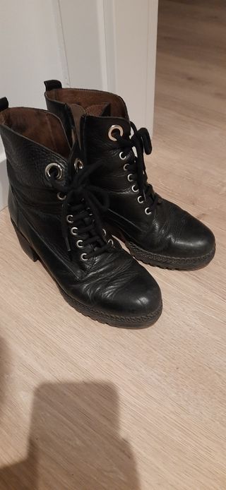 Botines Wonders negros de segunda mano por 30 EUR en Sant Just Desvern en  WALLAPOP