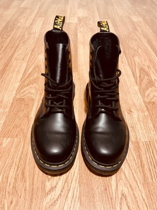 DR. MARTENS Talla 40 de segunda mano por 95 EUR en Madrid en WALLAPOP