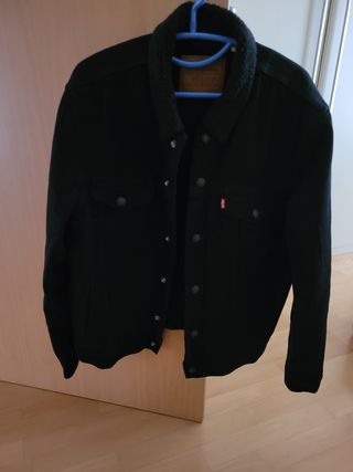 CHAQUETA VAQUERA LEVIS SHERPA BORREGUILLO de segunda mano por 59 EUR en  Huesca en WALLAPOP