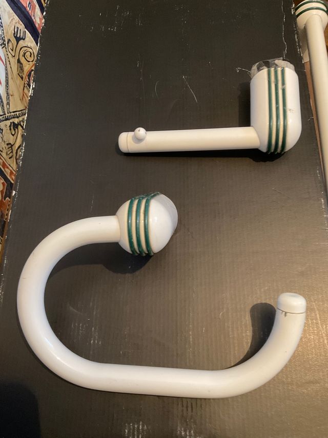 ACCESORIOS BAÑO,TOALLERO DUCHA, TOALLA MANO Y ROLL