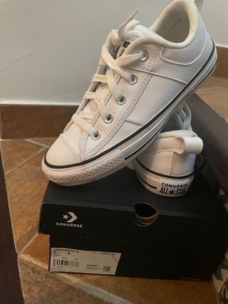 Zapatillas converse 36,5 como 37, un solo uso de segunda mano por 30 EUR en  Pilas en WALLAPOP