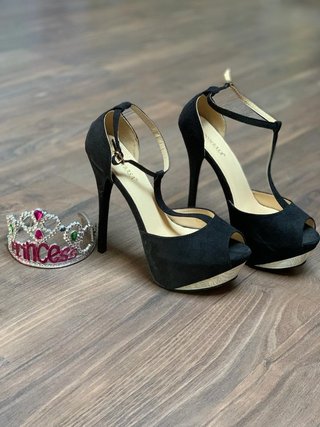 Zapatos de tacón negros fiesta de segunda mano por 18 EUR en Móstoles en  WALLAPOP