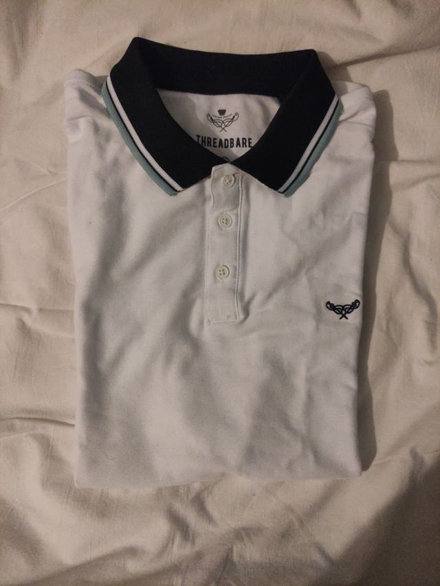 Polo blanco Threadbare con mangas y cuello azulada
