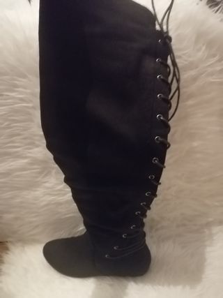 Botas Altas bucaneras con cordones de segunda mano por 15 EUR en Barcelona  en WALLAPOP
