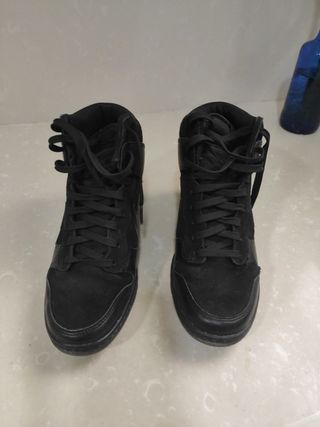 Bambas Nike deportivas con tacon de segunda mano por 25 EUR en Prats en  WALLAPOP