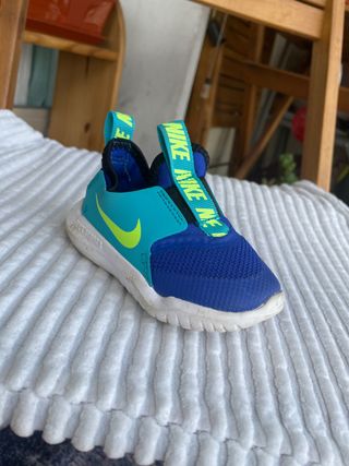 Zapatillas NIKE NÚMERO 21 de segunda mano por 10 EUR en Madrid en WALLAPOP