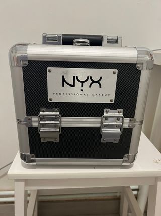 Maletín de maquillaje de segunda mano por 30 EUR en Barcelona en WALLAPOP