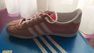 Adidas gazelle rosa palo de segunda mano por 20 EUR en Alcorcón en WALLAPOP