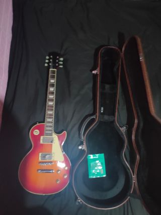 Guitarra eléctrica imitación Gibson Les Paul de segunda mano por 160 EUR en  Olesa de Montserrat en WALLAPOP