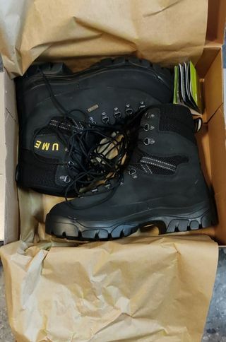 Botas de montaña Alpinas UME de segunda mano por 105 EUR en La Pobla de  Vallbona en WALLAPOP
