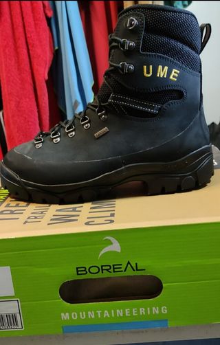 Botas de montaña Alpinas UME de segunda mano por 105 EUR en La Pobla de  Vallbona en WALLAPOP