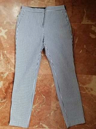 Pantalon rayas Zara de segunda mano por 10 EUR en Castellbisbal en WALLAPOP