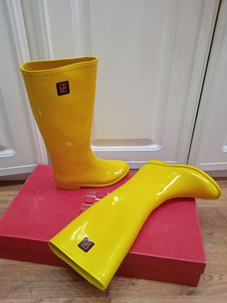 Botas de agua Guess de segunda mano en WALLAPOP