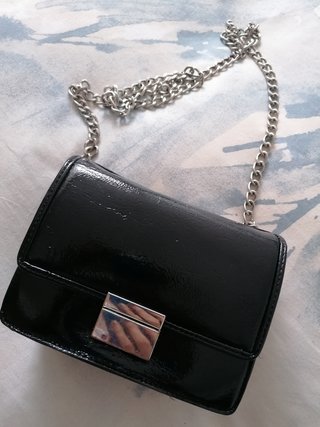 Bolso negro bershka de segunda mano por 4 EUR en Cáceres en WALLAPOP