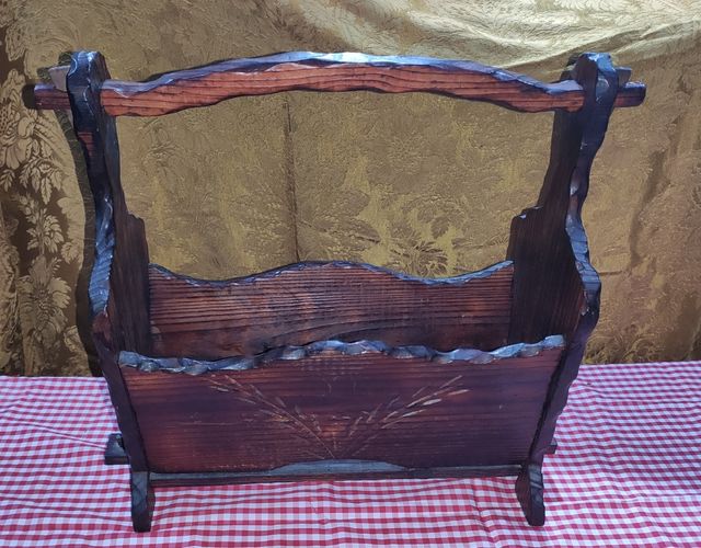 Antiguo Revistero de Madera