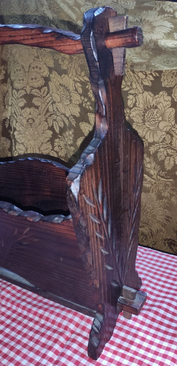 Antiguo Revistero de Madera