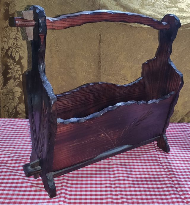 Antiguo Revistero de Madera