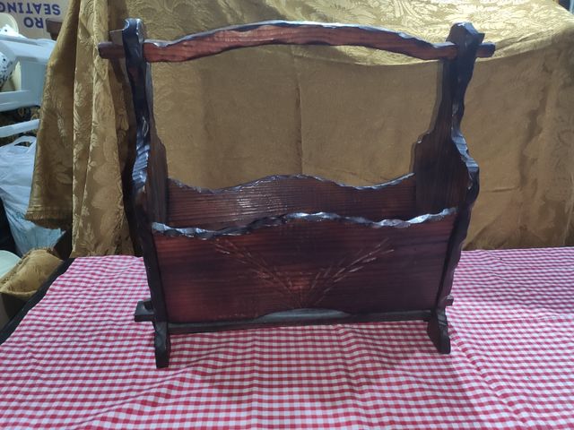 Antiguo Revistero de Madera