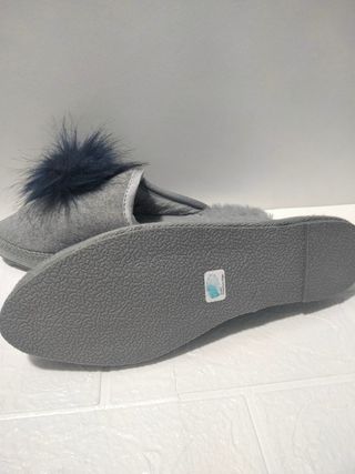 Zapatillas estar en casa Sfera de segunda mano por 5 EUR en Terrassa en  WALLAPOP