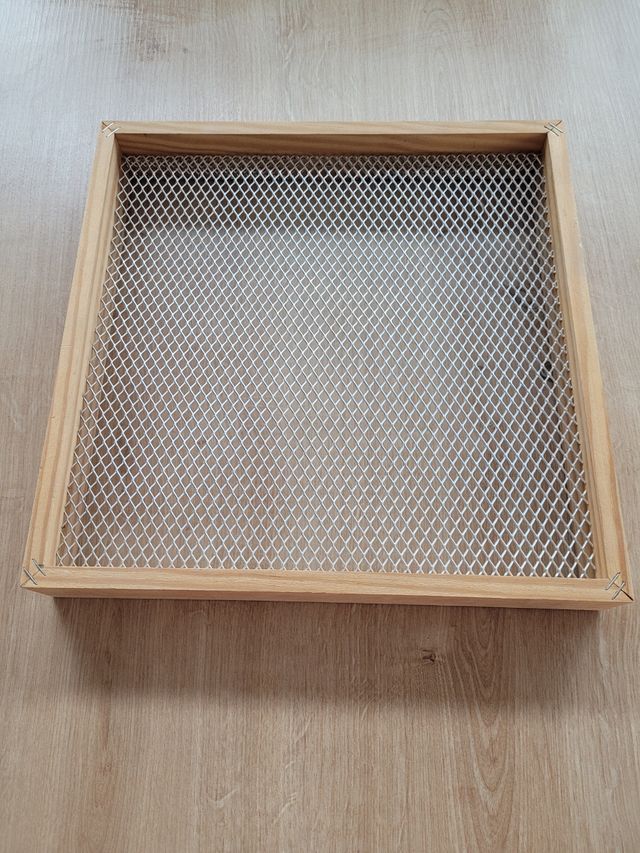 cuadro con malla para plantas