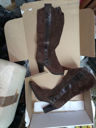 Botas ante marrones de tacón cuadrado talla 41. 8€ de segunda mano por 8  EUR en A Coruña en WALLAPOP
