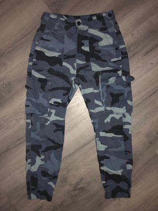 Pantalón militar azul de segunda mano por 8 EUR en Bilbao en WALLAPOP