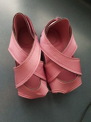 Zapatillas de yoga niña nike de segunda mano por 5 EUR en San Sebastián de  Los Reyes en WALLAPOP