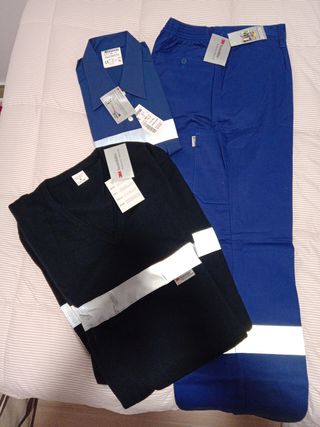 Ropa de Trabajo Juanju de segunda mano por 70 EUR en Sevilla en WALLAPOP