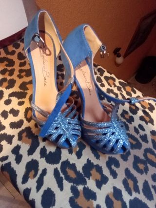 Zapato tacón fiesta azul eléctrico 36 de segunda mano por 15 EUR en  Caboalles de Abajo en WALLAPOP