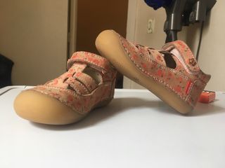 Zapatos bebe talla 23 de segunda mano por 4 EUR en Barcelona en WALLAPOP