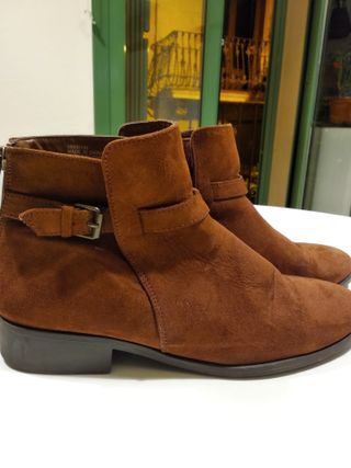 Botas para mujer Marca Forever 21 Talla 39 de segunda mano por 4 EUR en  Barcelona en WALLAPOP