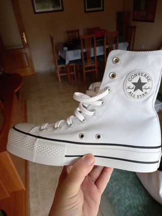 Zapatillas converse altas nuevas de segunda mano por 65 EUR en Guadalajara  en WALLAPOP