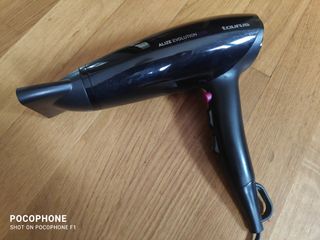 Secador de pelo Taurus 2200 W de segunda mano por 20 EUR en Guarnizo en  WALLAPOP