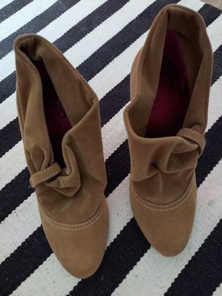 Botines Bershka camel número 37 de segunda mano por 4,5 EUR en Salamanca en  WALLAPOP