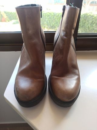 Botines piel, marrón. Talla 38 de segunda mano por 15 EUR en Tarragona en  WALLAPOP