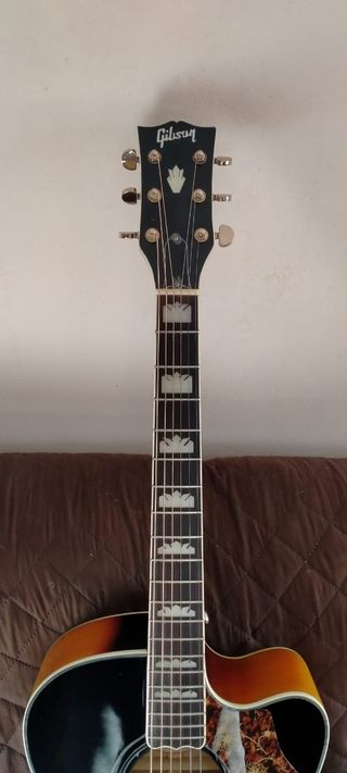 Vendo j200 imitacion Gibson con fishmann de segunda mano por 395 EUR en  Figueres en WALLAPOP