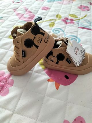 Botas deportivas Nuevas Zara de segunda mano por 15 EUR en Badajoz en  WALLAPOP