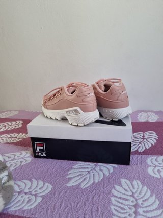 Playeras fila, de color rosa, talla 38\\/39. de segunda mano por 45 EUR en  Las Palmas de Gran Canaria en WALLAPOP
