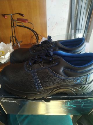 Zapatos de seguridad talla 44 de segunda mano por 8 EUR en Mislata en  WALLAPOP