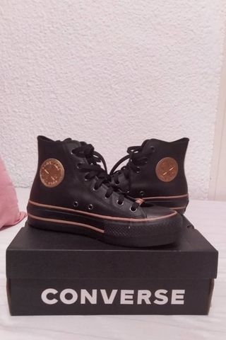 Converse mujer negra cuero 38 de segunda mano por 53 EUR en Mollet del  Vallès en WALLAPOP