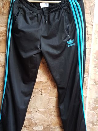 Pantalon vintage adidas de segunda mano por 10 EUR en Jun en WALLAPOP