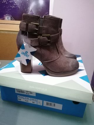Botas mujer talla 35 sin estrenar de segunda mano por 15 EUR en Burjassot  en WALLAPOP